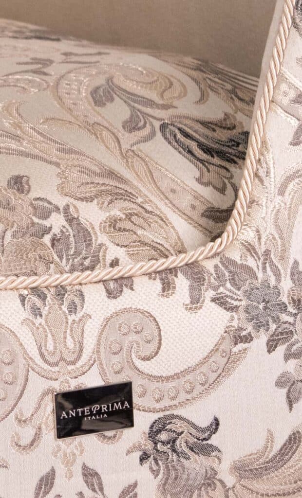 Venezia Beige Damask Dogbed anteprima venetian dogbed