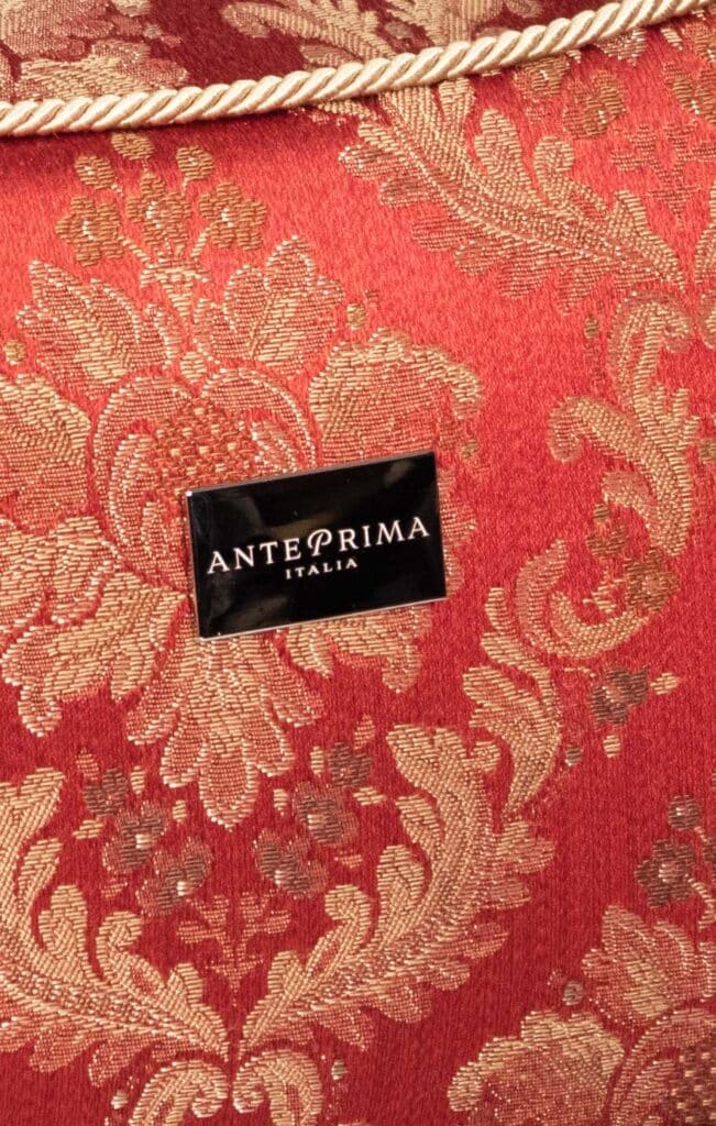 Siena Red Damask Dogbed anteprima venetian dogbed